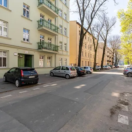 Unique Mottego With Parking By Renters Prestige Poznan